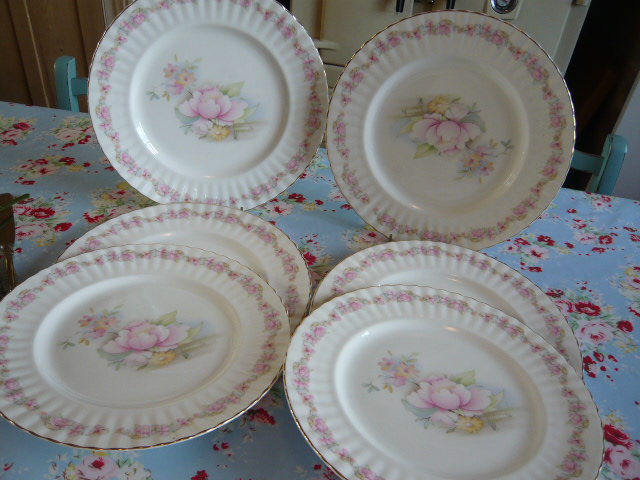 z/sold  VINTAGE DINNER PLATES On their way to New Zealand !!