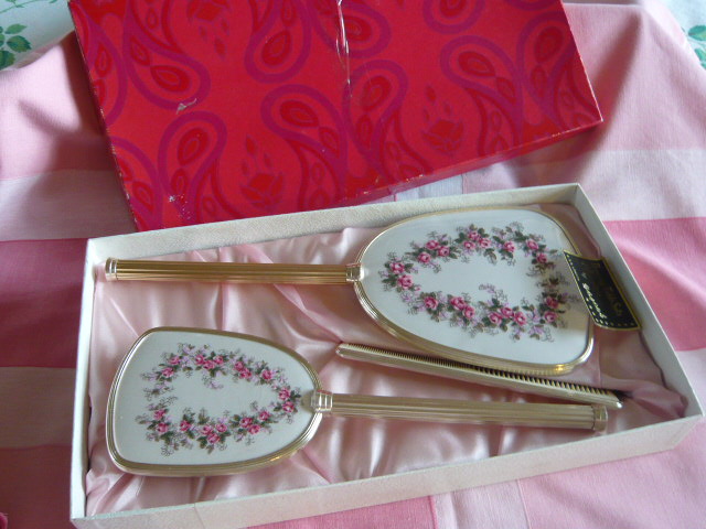 z/sold BOXED VINTAGE DRESSING TABLE SET BY MASCOT