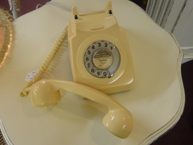 retro phone