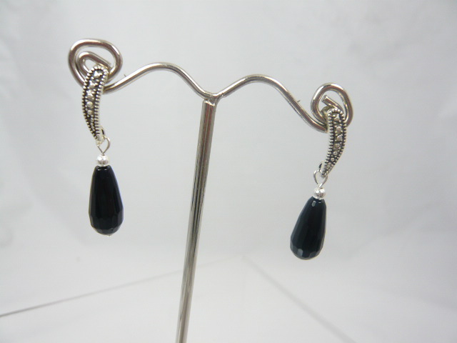 z/sold A PAIR OF SILVER & MARCASITE  DROP EARINGS