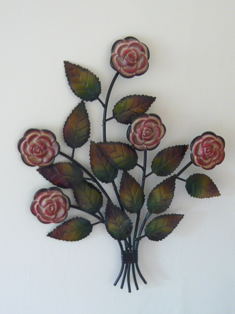 Z/SOLD  VINTAGE STYLE BUNCH OF ROSES WALL HANGING