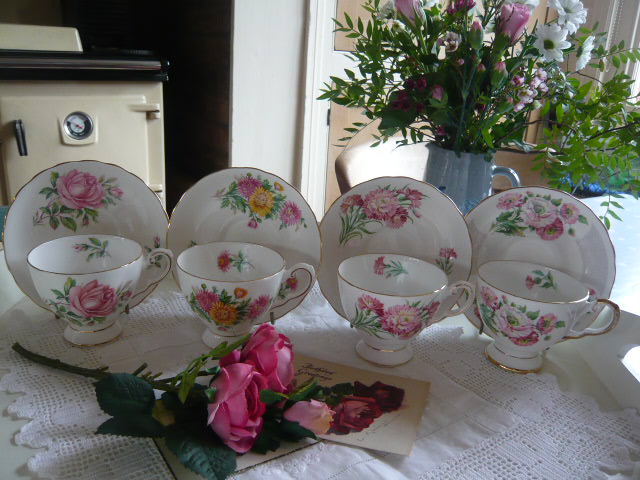 Z/SOLD SET OF CUPS & SAUCERS BY TUSCAN CHINA