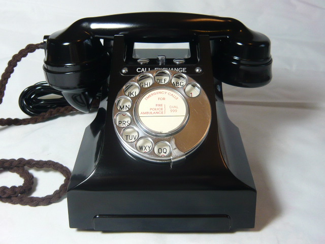 Z/SOLD - A STUNNING VINTAGE BAKELITE 300 SERIES CALL EXCHANGE TELEPHONE 1950'S
